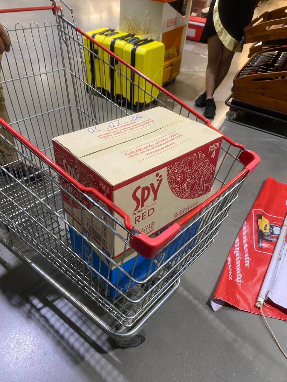 SPY Sparkle Fruit Revolutionizing FMCG Distribution with Da Houg Heng at Makro Cambodia - Image 53